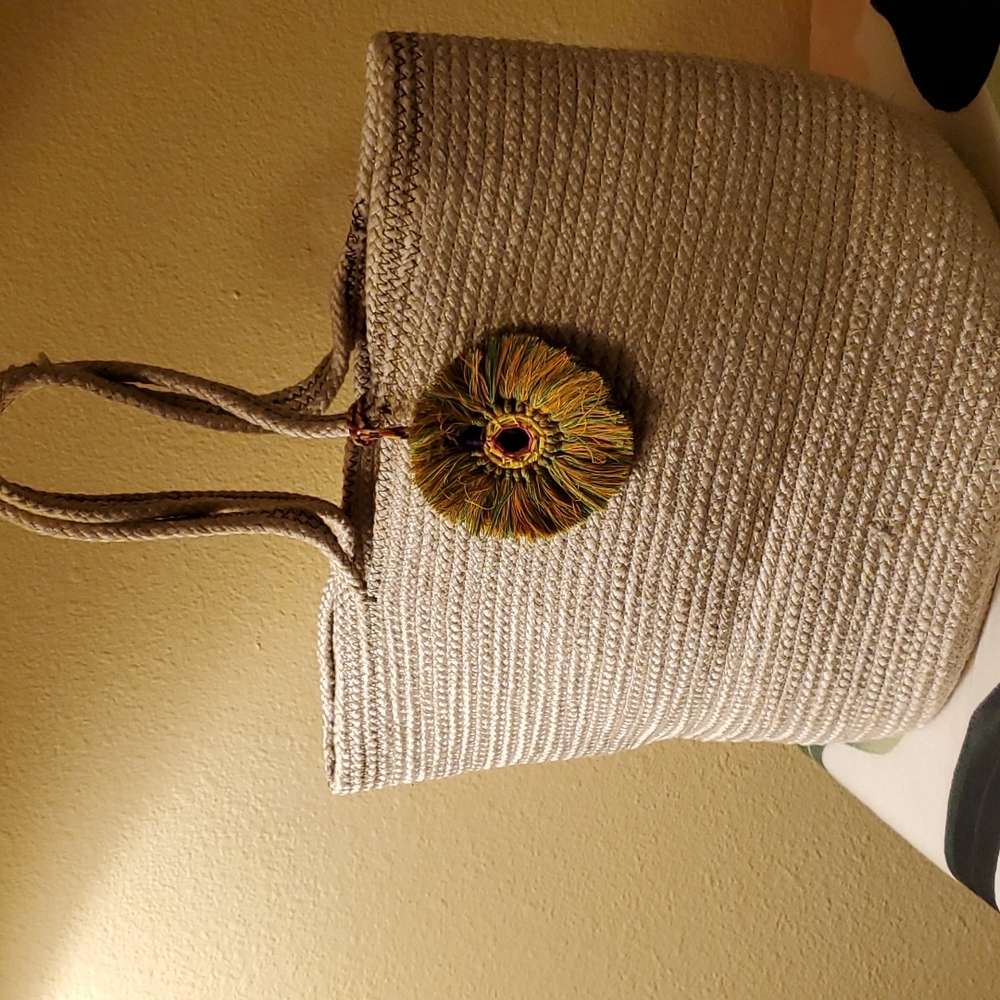 Woven basket travel tote
